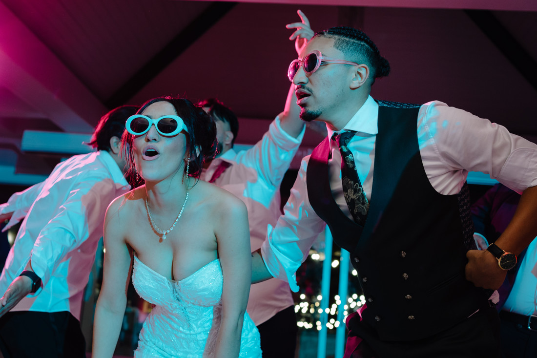 Waters edge wedding photo houston photographer wedding photography outdoor lake ceremony