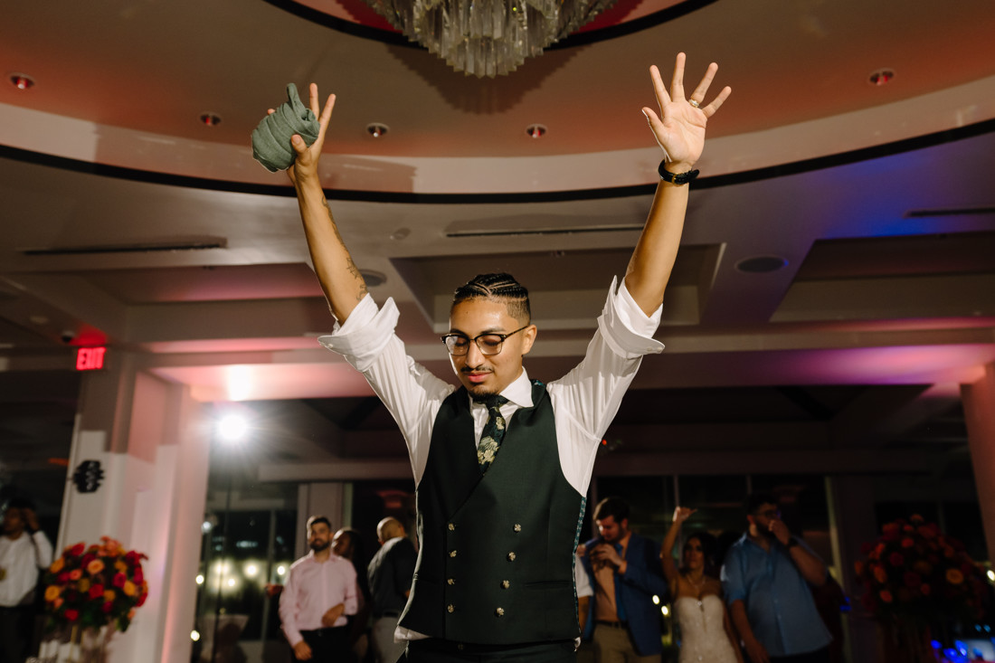 Waters edge wedding photo houston photographer wedding photography outdoor lake ceremony