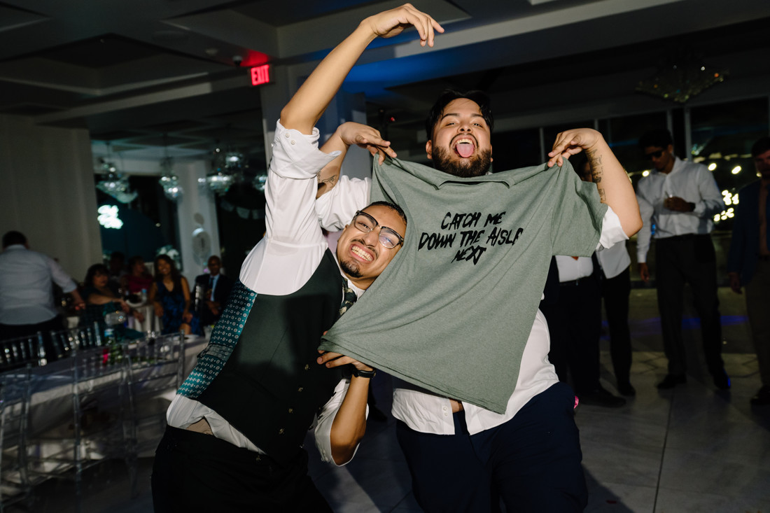 Waters edge wedding photo houston photographer wedding photography outdoor lake ceremony