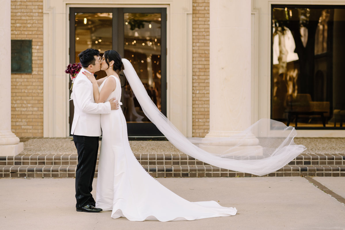 thompson hotel houston wedding grace prebyterian church ceremony best houston wedding photographer knwedding