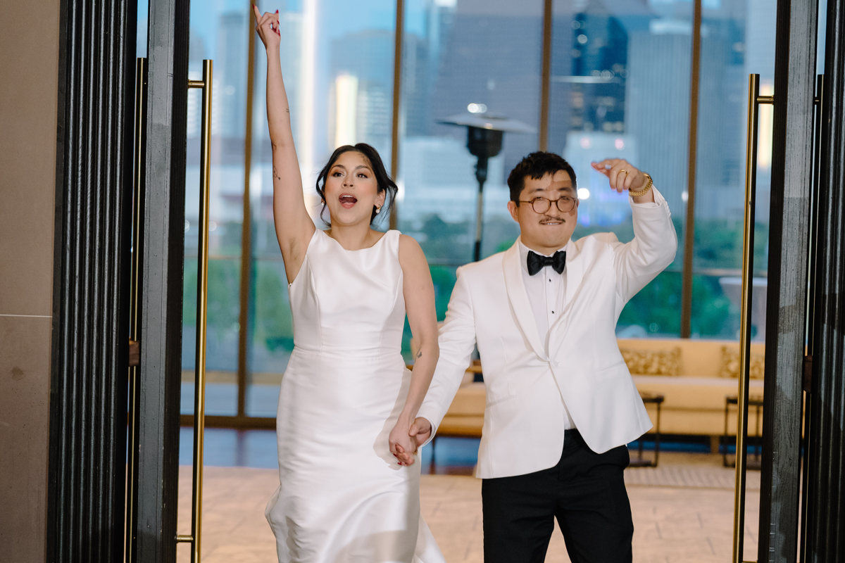 thompson hotel houston wedding grace prebyterian church ceremony best houston wedding photographer knwedding