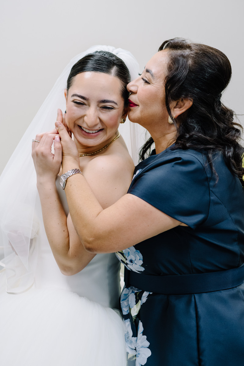 Houston wedding ceremony at st basil chapel st thomas university reception julia ideson library photographer photo