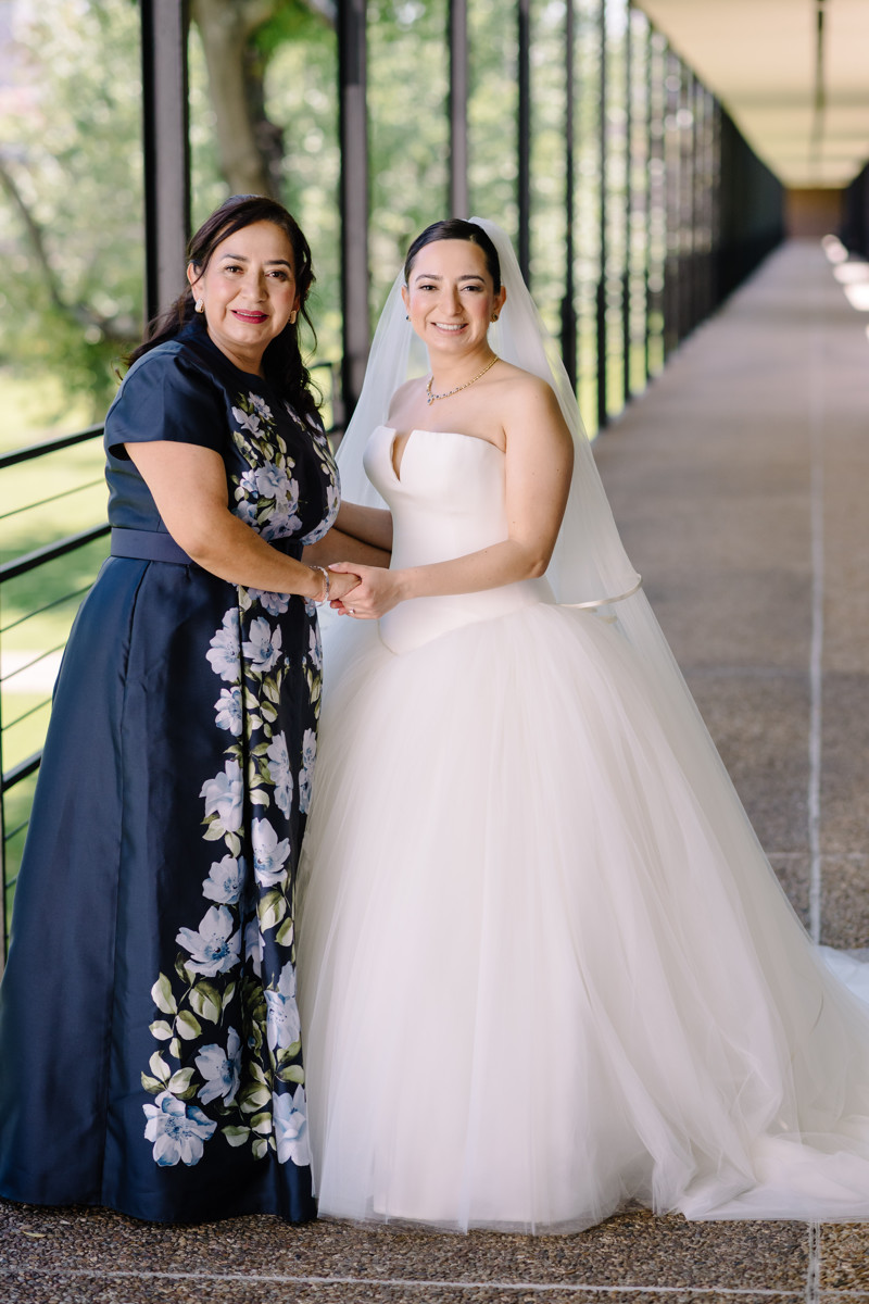 Houston wedding ceremony at st basil chapel st thomas university reception julia ideson library photographer photo