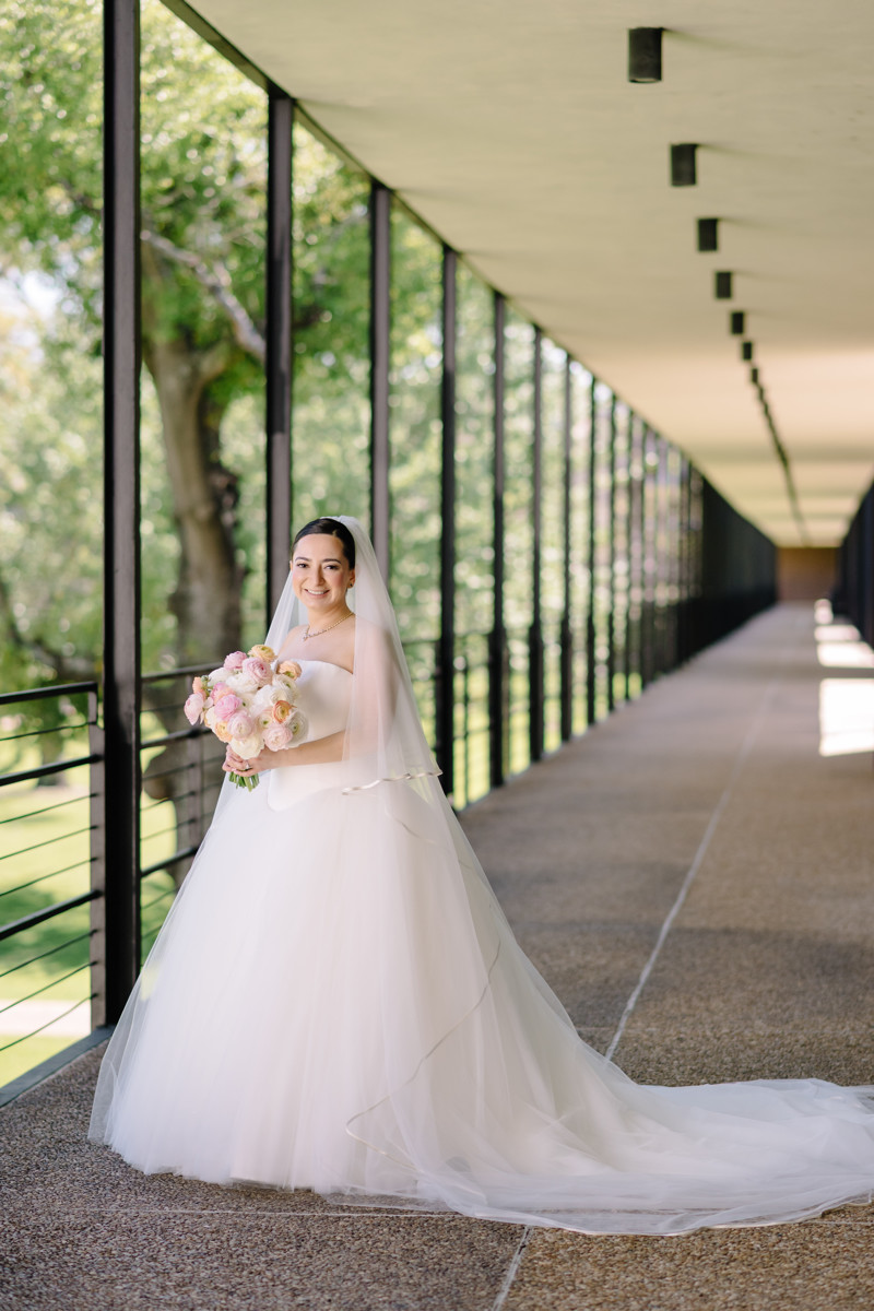Houston wedding ceremony at st basil chapel st thomas university reception julia ideson library photographer photo
