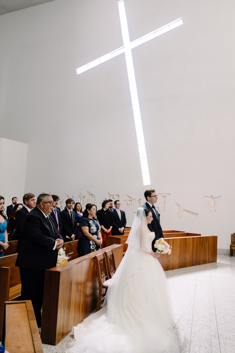 Houston wedding ceremony at st basil chapel st thomas university reception julia ideson library photographer photo