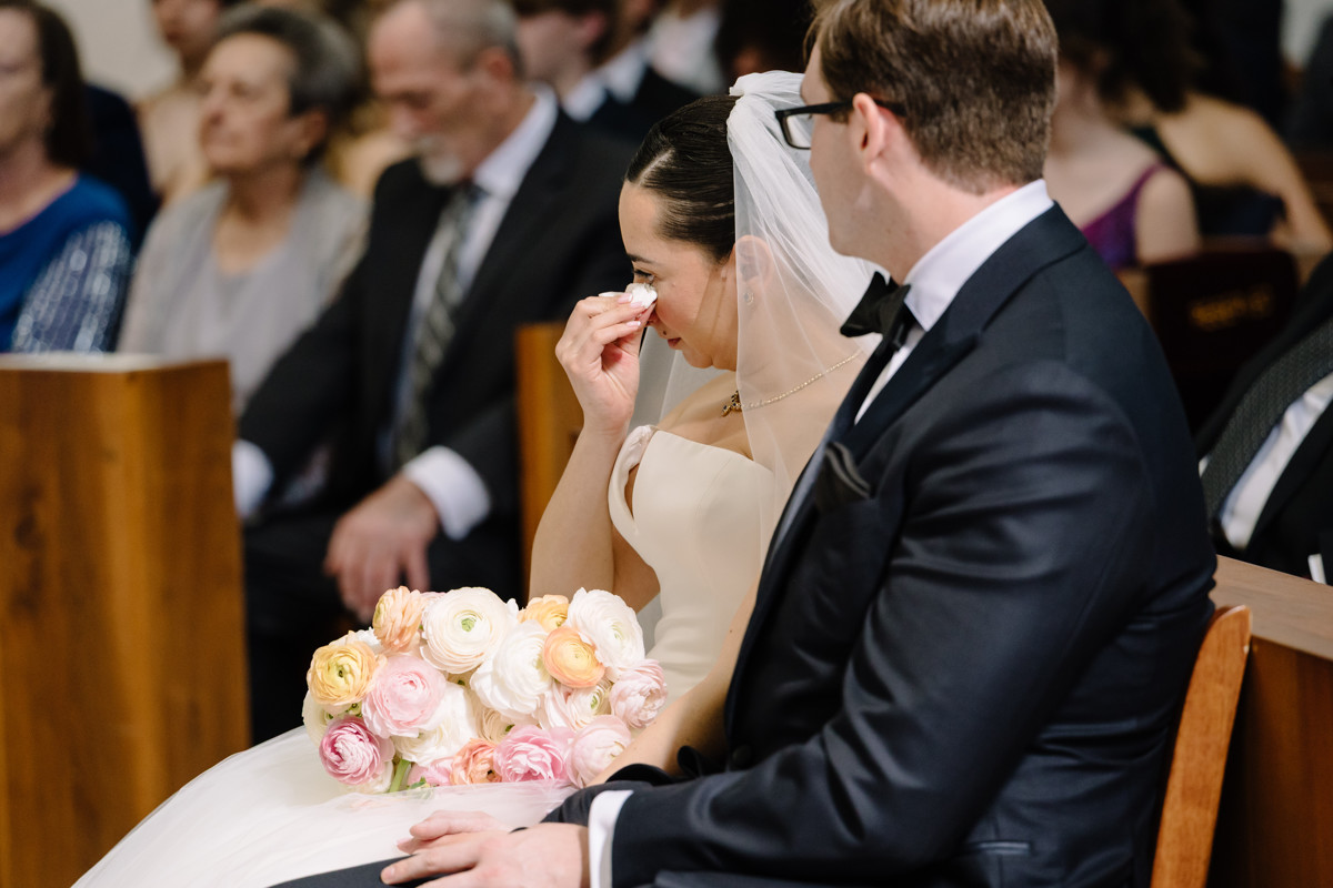 Houston wedding ceremony at st basil chapel st thomas university reception julia ideson library photographer photo