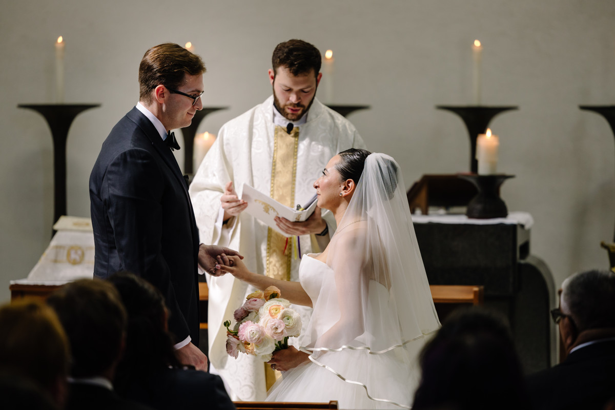Houston wedding ceremony at st basil chapel st thomas university reception julia ideson library photographer photo