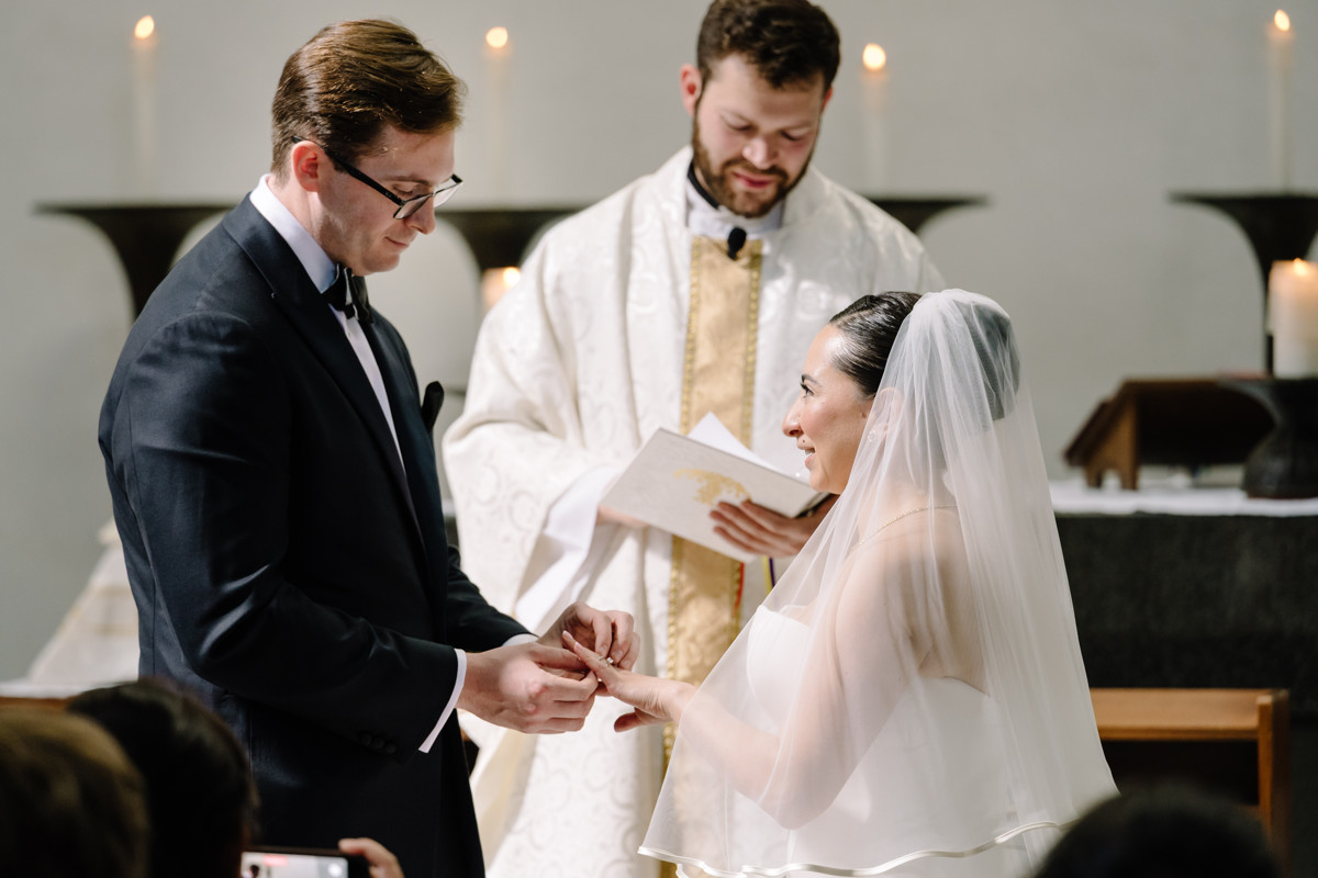 Houston wedding ceremony at st basil chapel st thomas university reception julia ideson library photographer photo