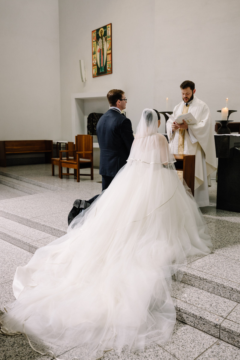 Houston wedding ceremony at st basil chapel st thomas university reception julia ideson library photographer photo