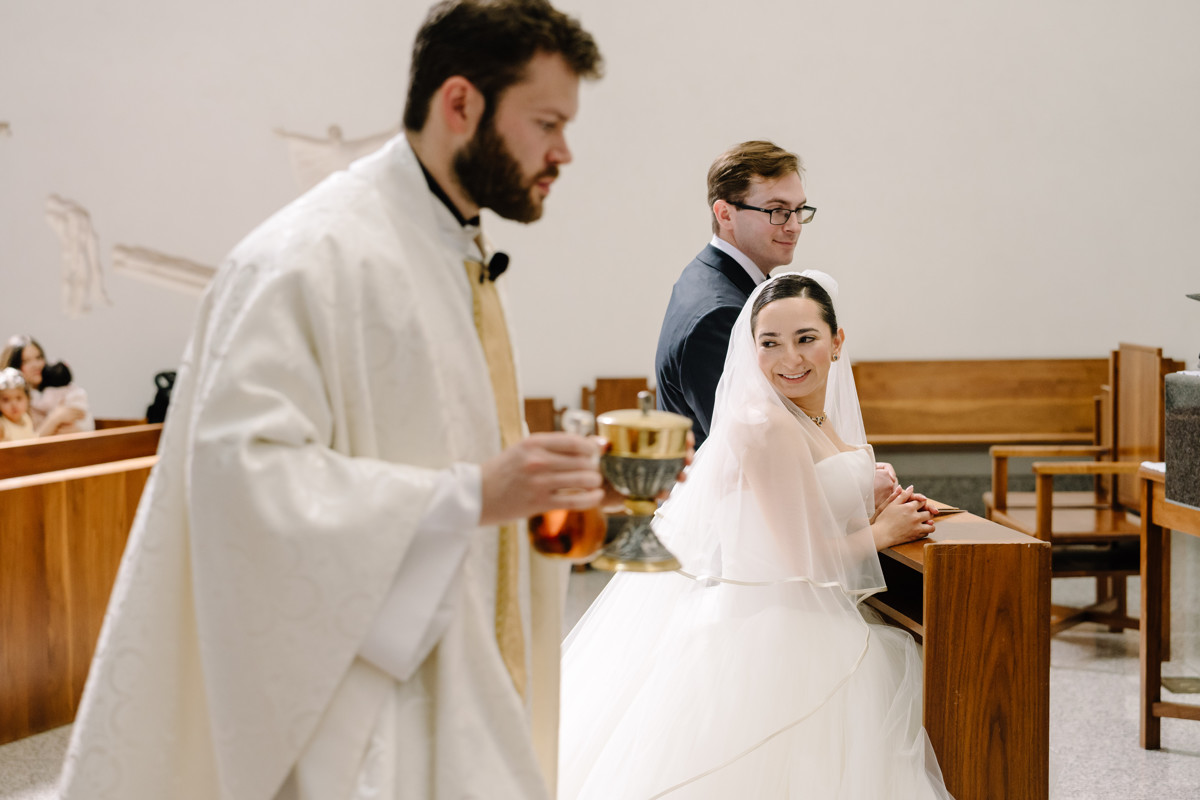 Houston wedding ceremony at st basil chapel st thomas university reception julia ideson library photographer photo