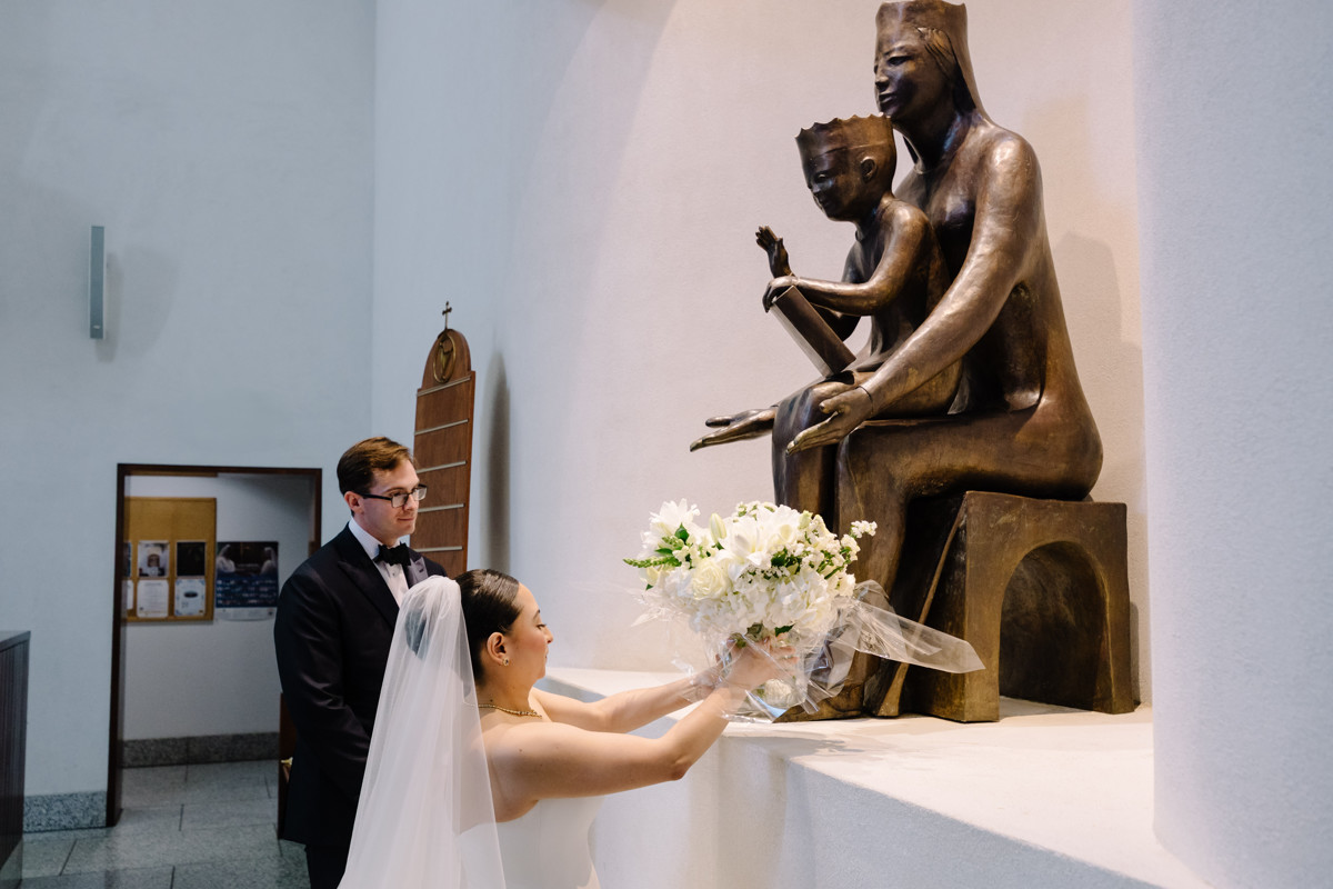 Houston wedding ceremony at st basil chapel st thomas university reception julia ideson library photographer photo
