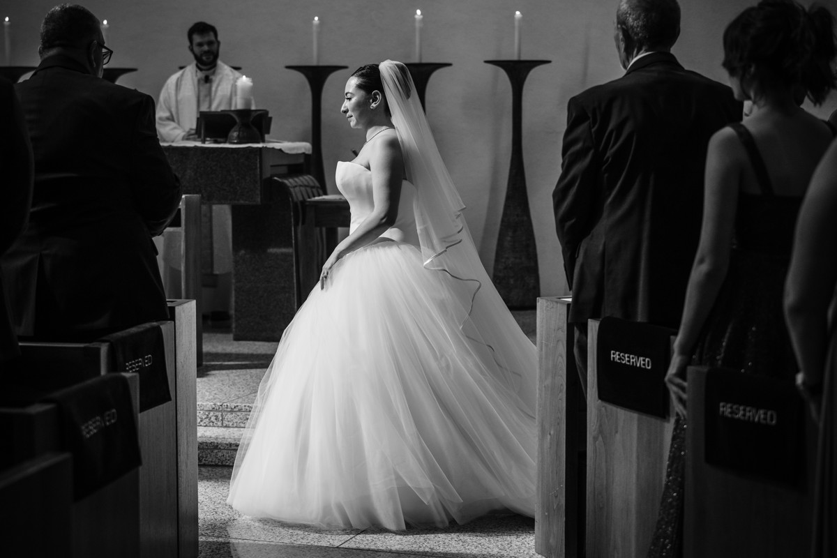 Houston wedding ceremony at st basil chapel st thomas university reception julia ideson library photographer photo