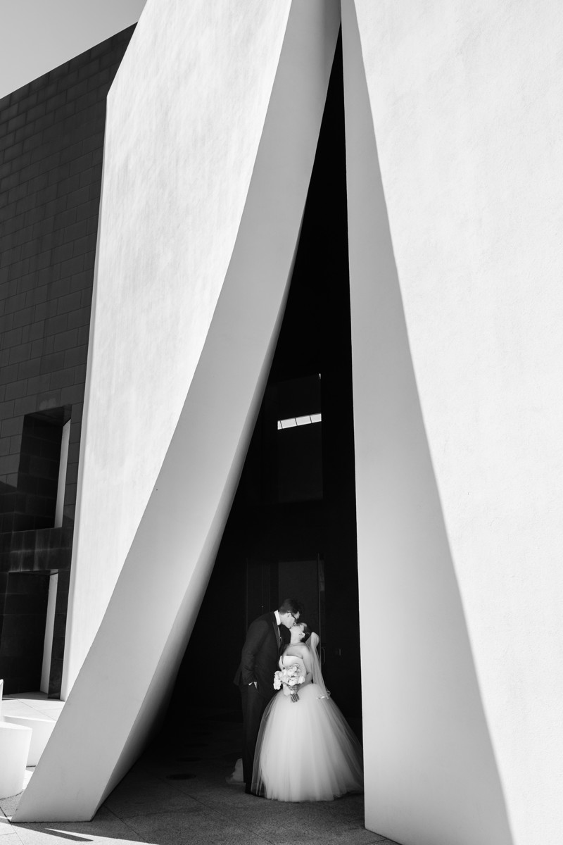 Houston wedding ceremony at st basil chapel st thomas university reception julia ideson library photographer photo