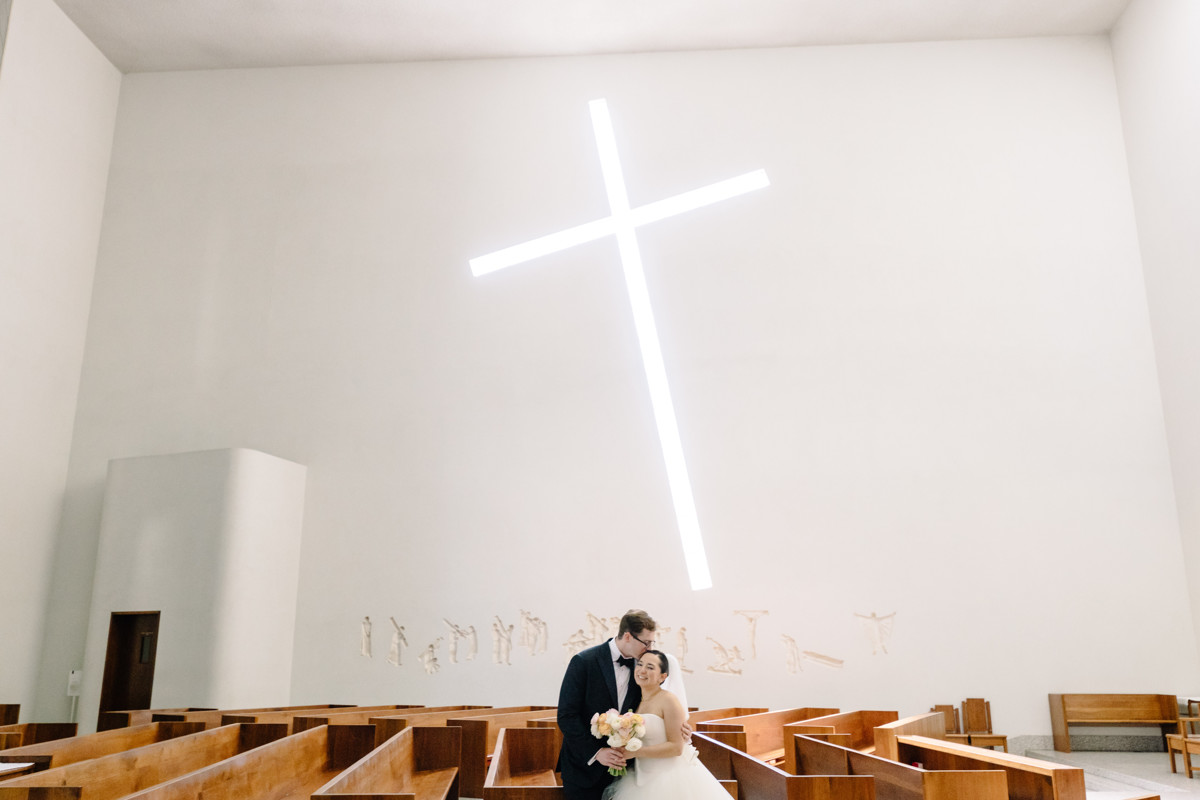 Houston wedding ceremony at st basil chapel st thomas university reception julia ideson library photographer photo
