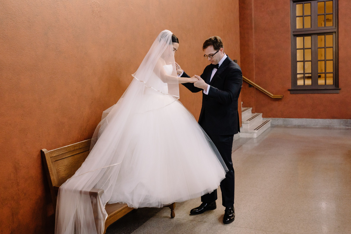 Houston wedding ceremony at st basil chapel st thomas university reception julia ideson library photographer photo