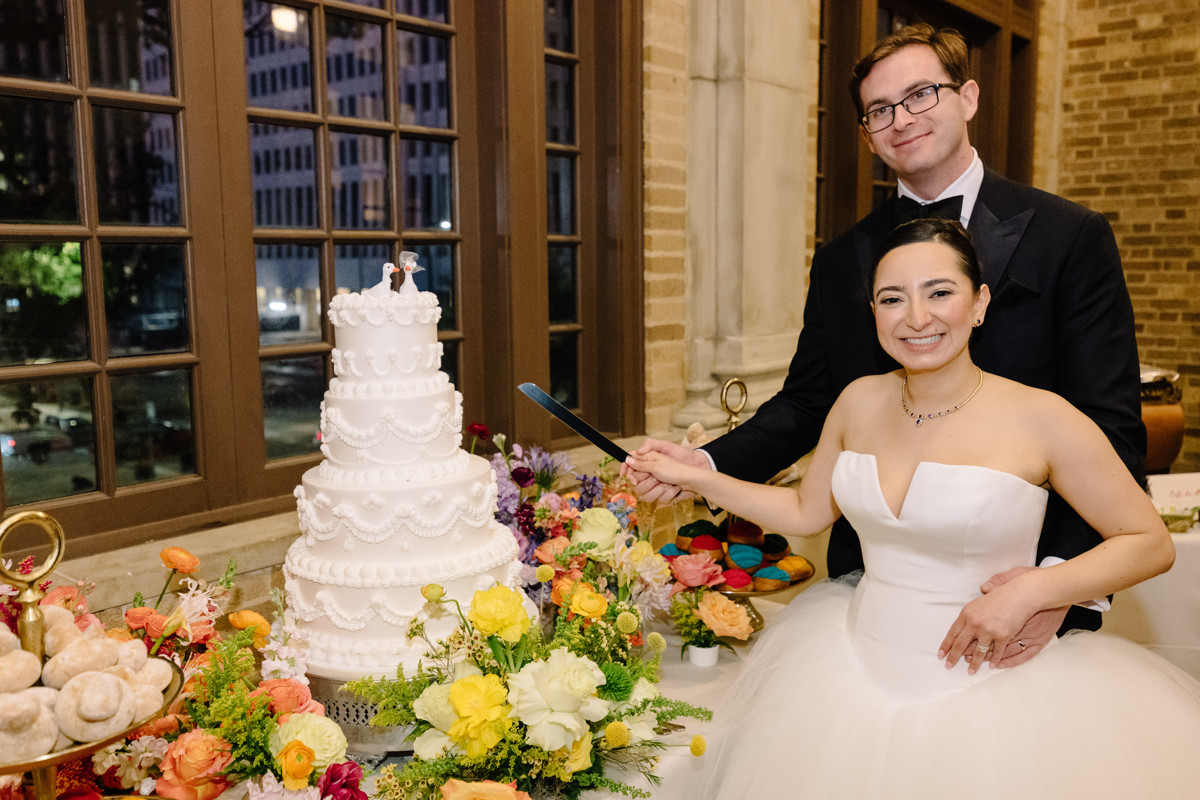 Houston wedding ceremony at st basil chapel st thomas university reception julia ideson library photographer photo