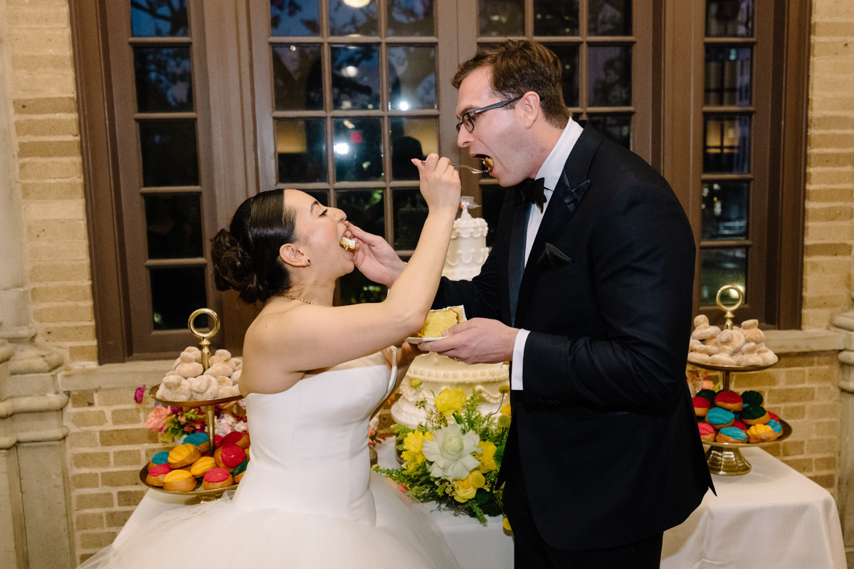 Houston wedding ceremony at st basil chapel st thomas university reception julia ideson library photographer photo