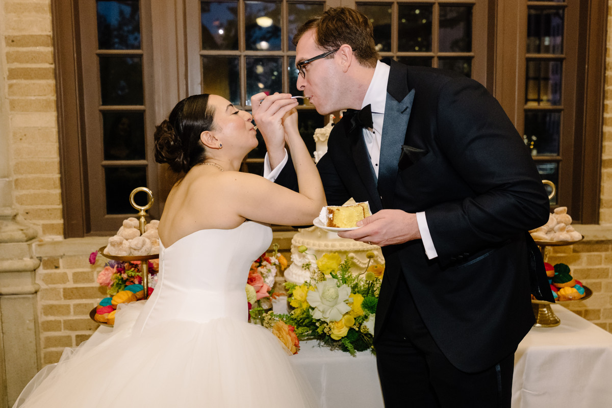 Houston wedding ceremony at st basil chapel st thomas university reception julia ideson library photographer photo