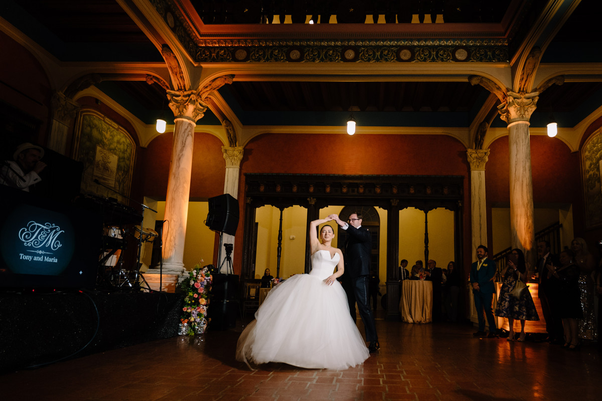 Houston wedding ceremony at st basil chapel st thomas university reception julia ideson library photographer photo