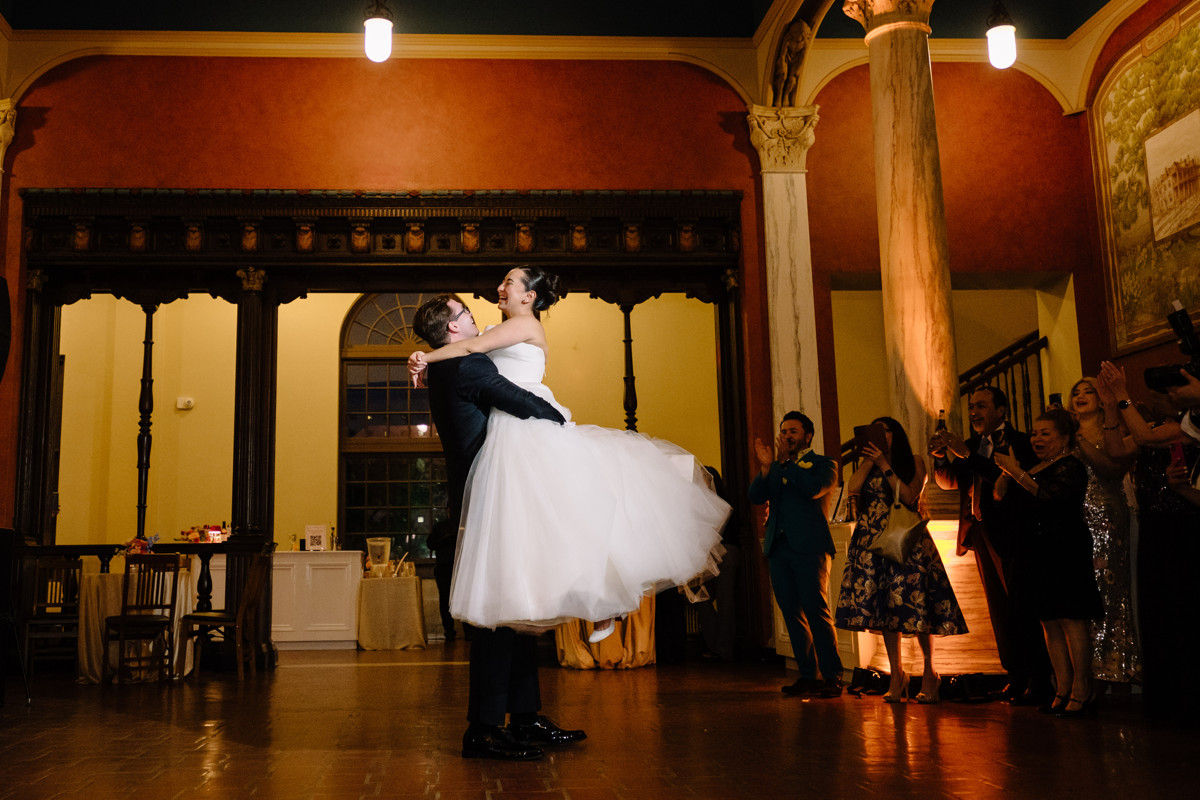 Houston wedding ceremony at st basil chapel st thomas university reception julia ideson library photographer photo