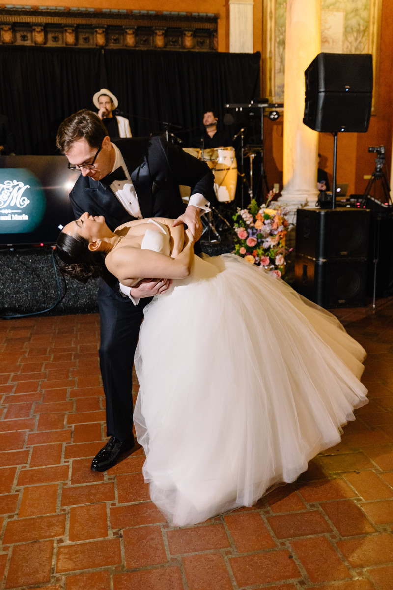 Houston wedding ceremony at st basil chapel st thomas university reception julia ideson library photographer photo