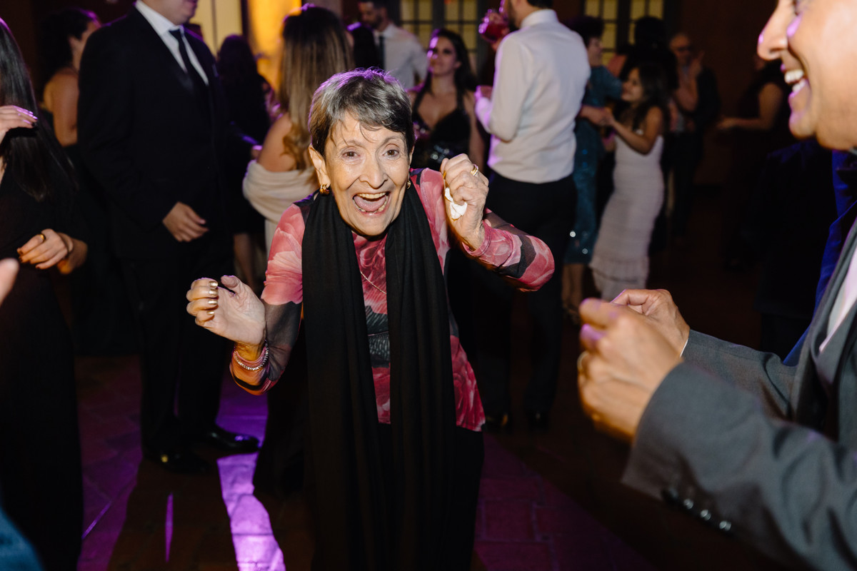 Houston wedding ceremony at st basil chapel st thomas university reception julia ideson library photographer photo