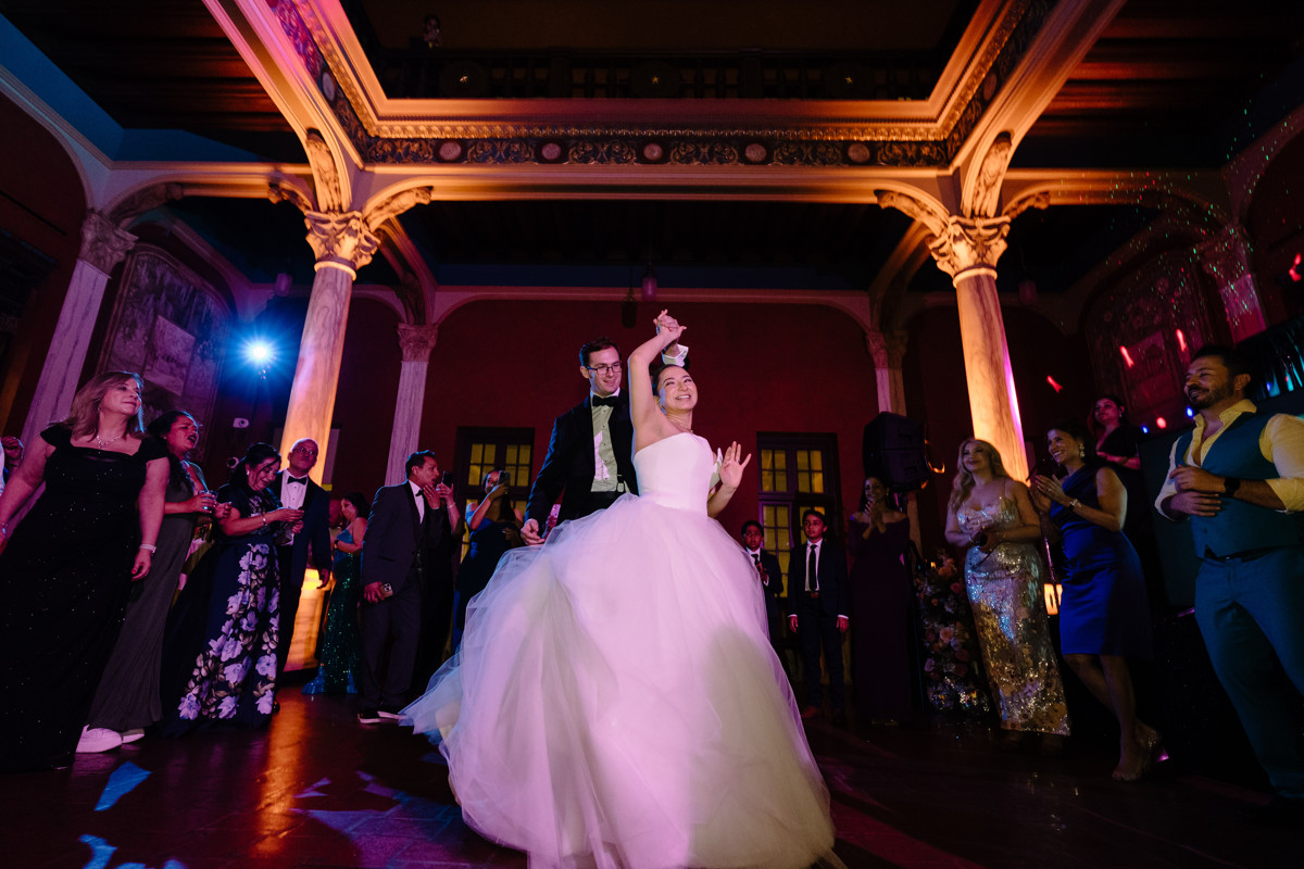 Houston wedding ceremony at st basil chapel st thomas university reception julia ideson library photographer photo