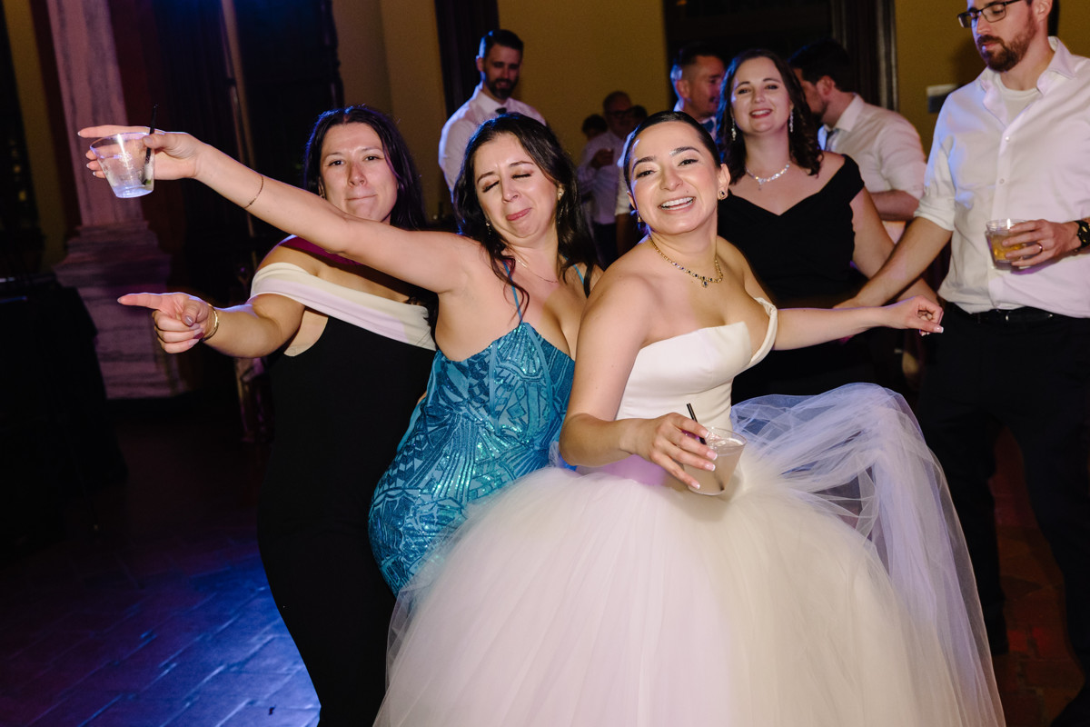 Houston wedding ceremony at st basil chapel st thomas university reception julia ideson library photographer photo