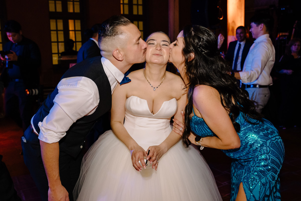 Houston wedding ceremony at st basil chapel st thomas university reception julia ideson library photographer photo