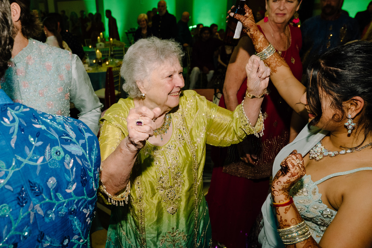 Houston documentary wedding indian american at omni hotel riverway riveroaks photo