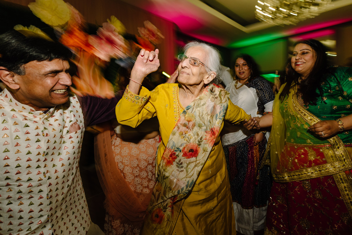Houston documentary wedding indian american at omni hotel riverway riveroaks photo