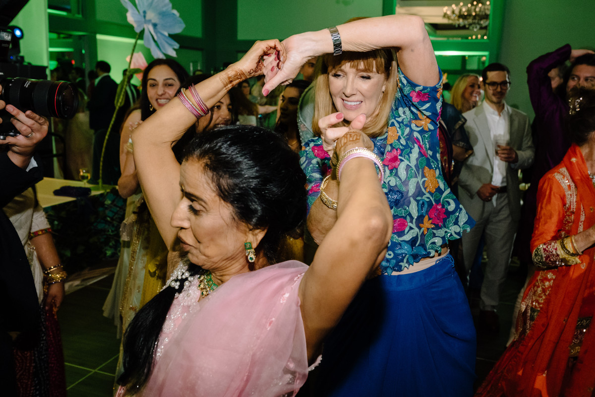 Houston documentary wedding indian american at omni hotel riverway riveroaks photo