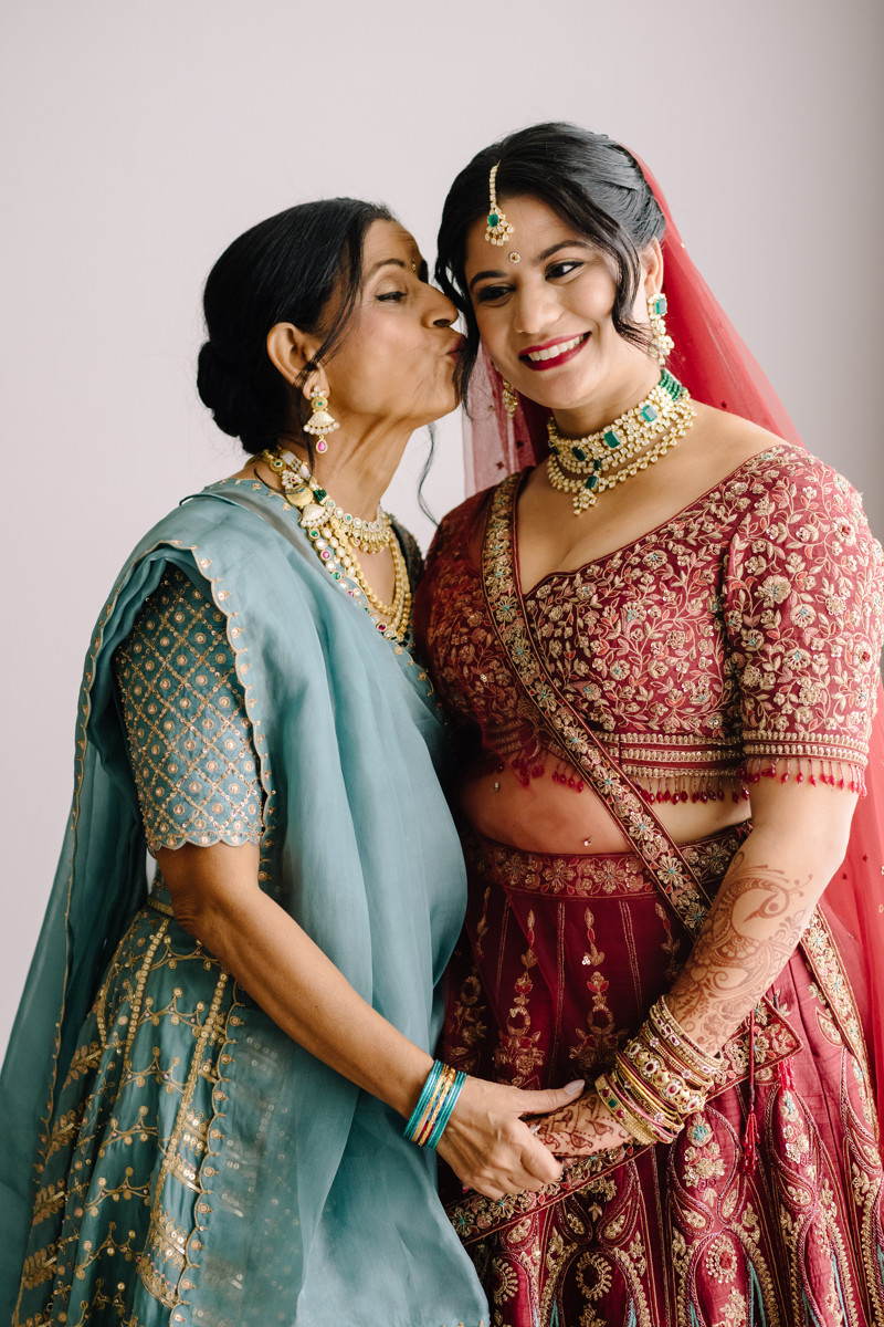 Houston documentary wedding indian american at omni hotel riverway riveroaks photo