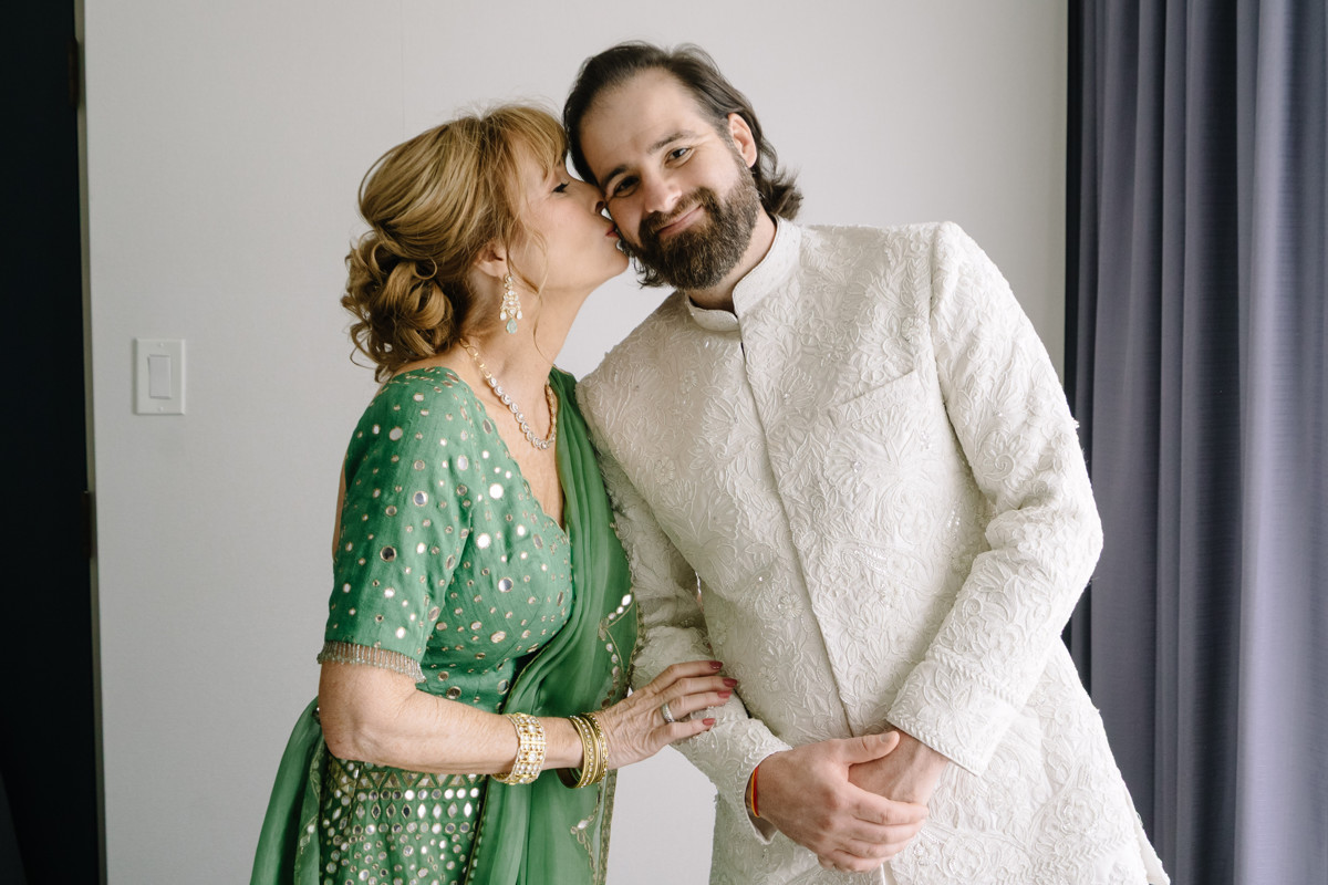 Houston documentary wedding indian american at omni hotel riverway riveroaks photo