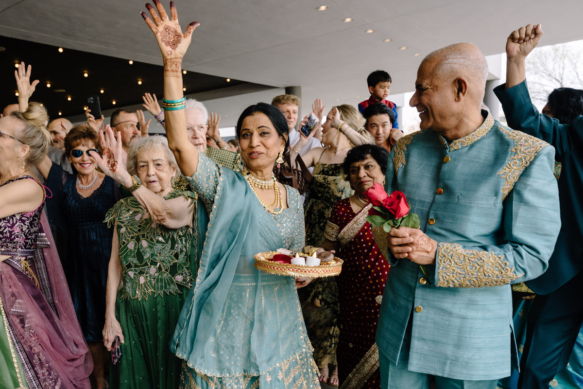 Houston documentary wedding indian american at omni hotel riverway riveroaks photo