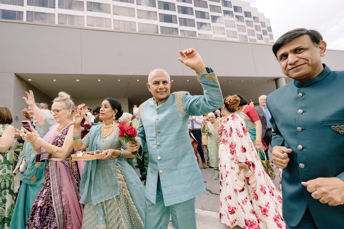 Houston documentary wedding indian american at omni hotel riverway riveroaks photo