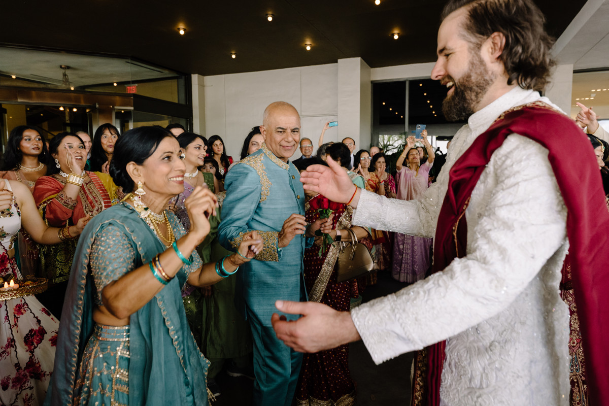 Houston documentary wedding indian american at omni hotel riverway riveroaks photo