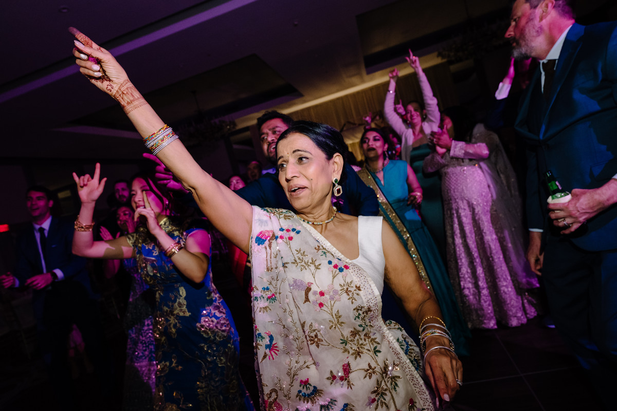 Houston documentary wedding indian american at omni hotel riverway riveroaks photo