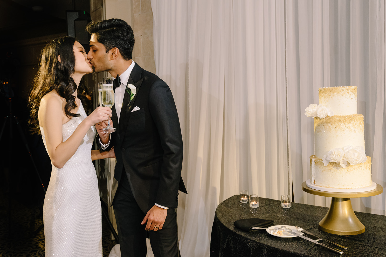 Wedding photo hotel zaza museum district ballroom reception new year eve party best houston wedding photographer