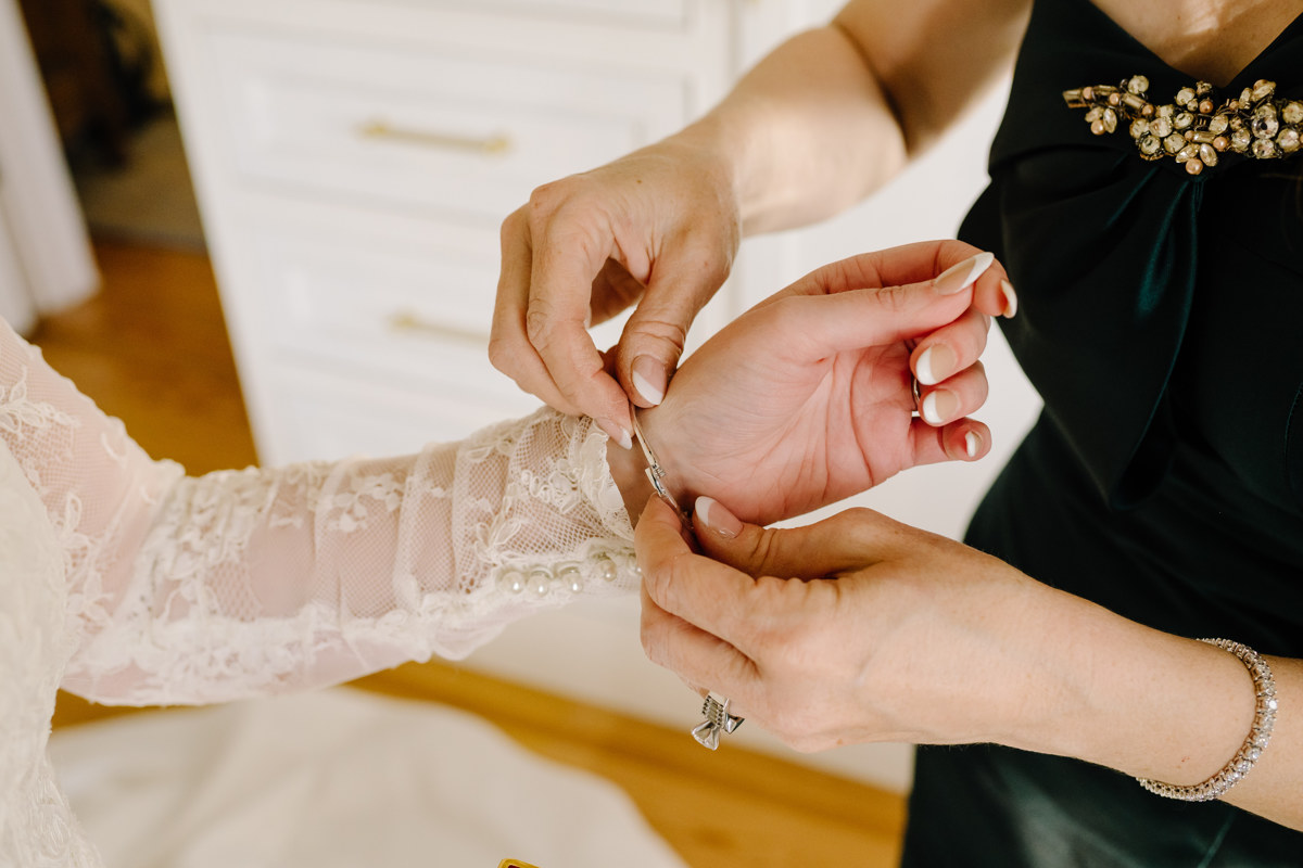 Micro wedding in Brenham texas true to color documentary houston wedding photographer