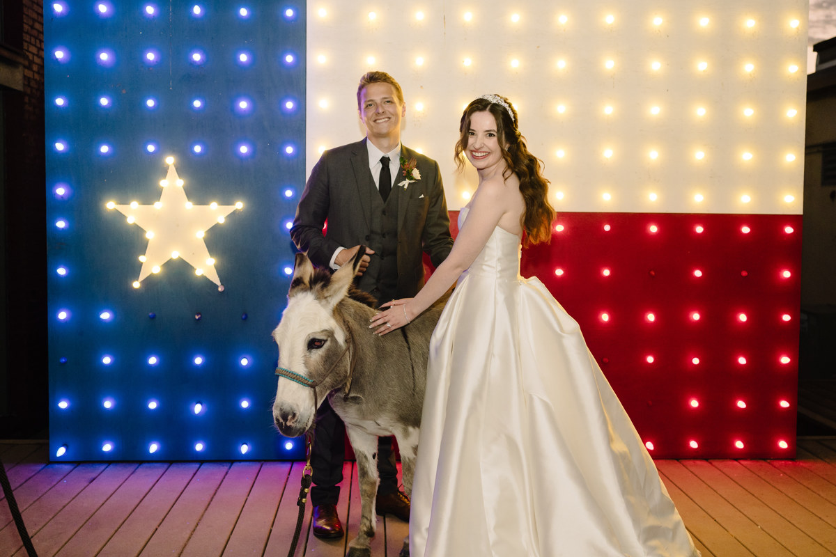 Micro wedding in Brenham texas true to color documentary houston wedding photographer