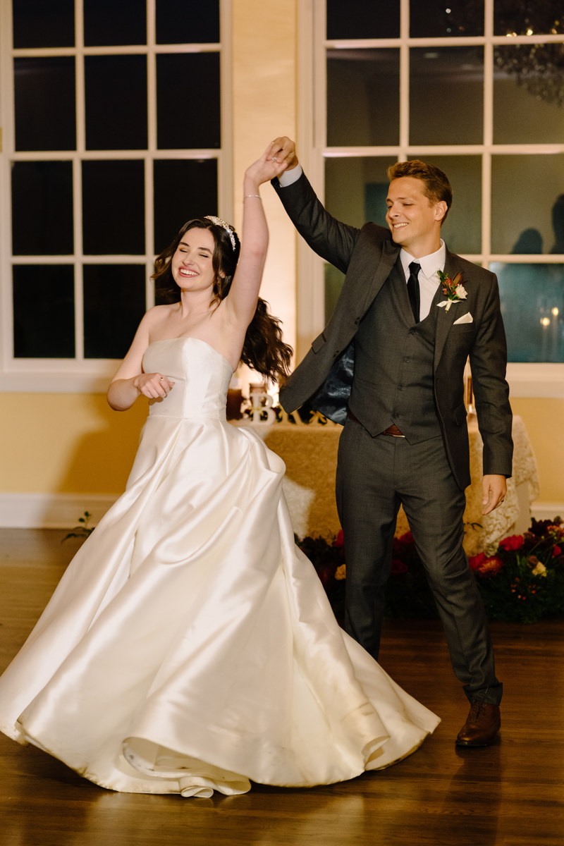 Micro wedding in Brenham texas true to color documentary houston wedding photographer