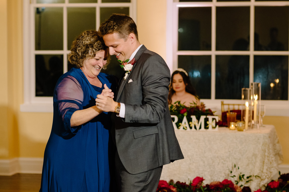 Micro wedding in Brenham texas true to color documentary houston wedding photographer