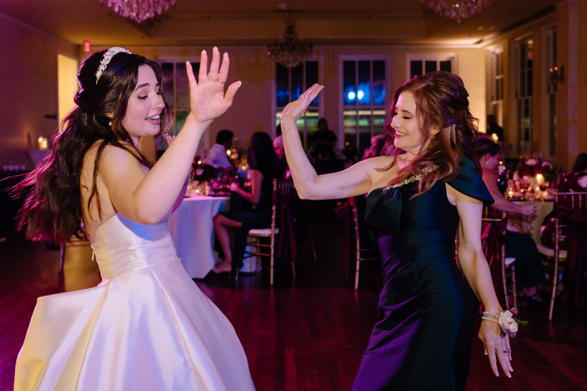 Micro wedding in Brenham texas true to color documentary houston wedding photographer